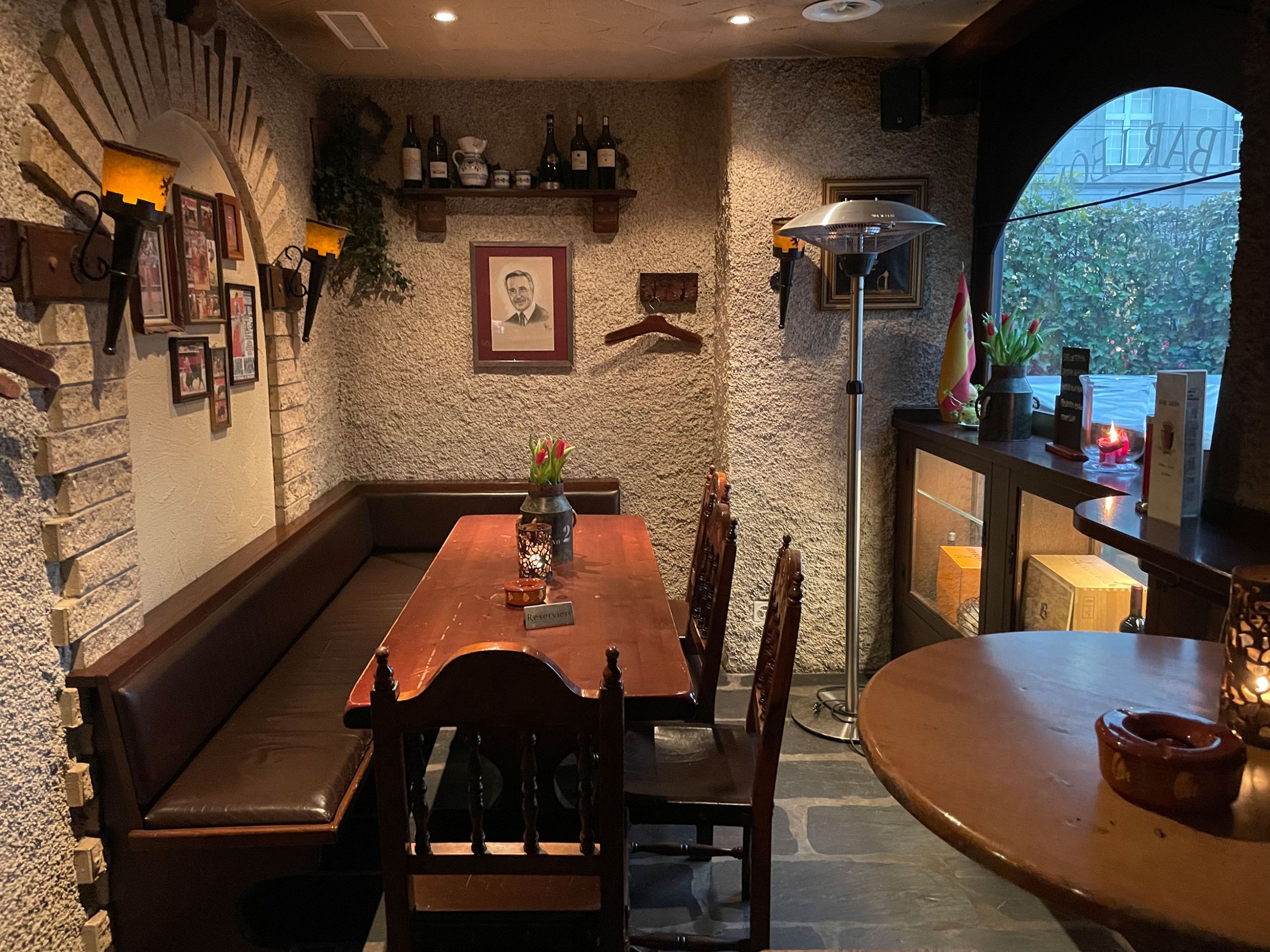Kontakt Bar León