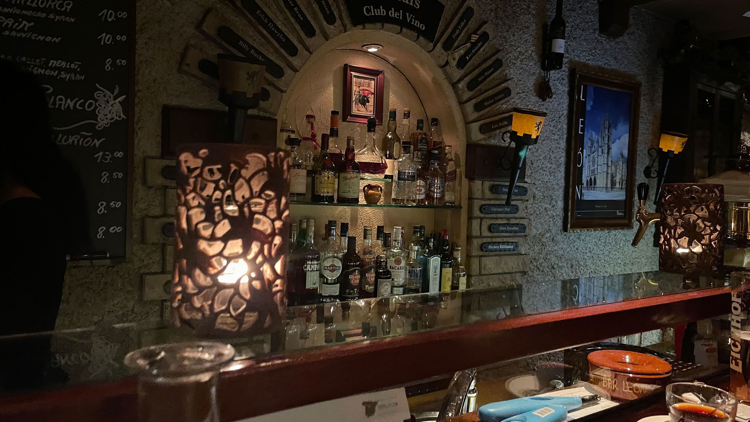 Kontakt Bar León